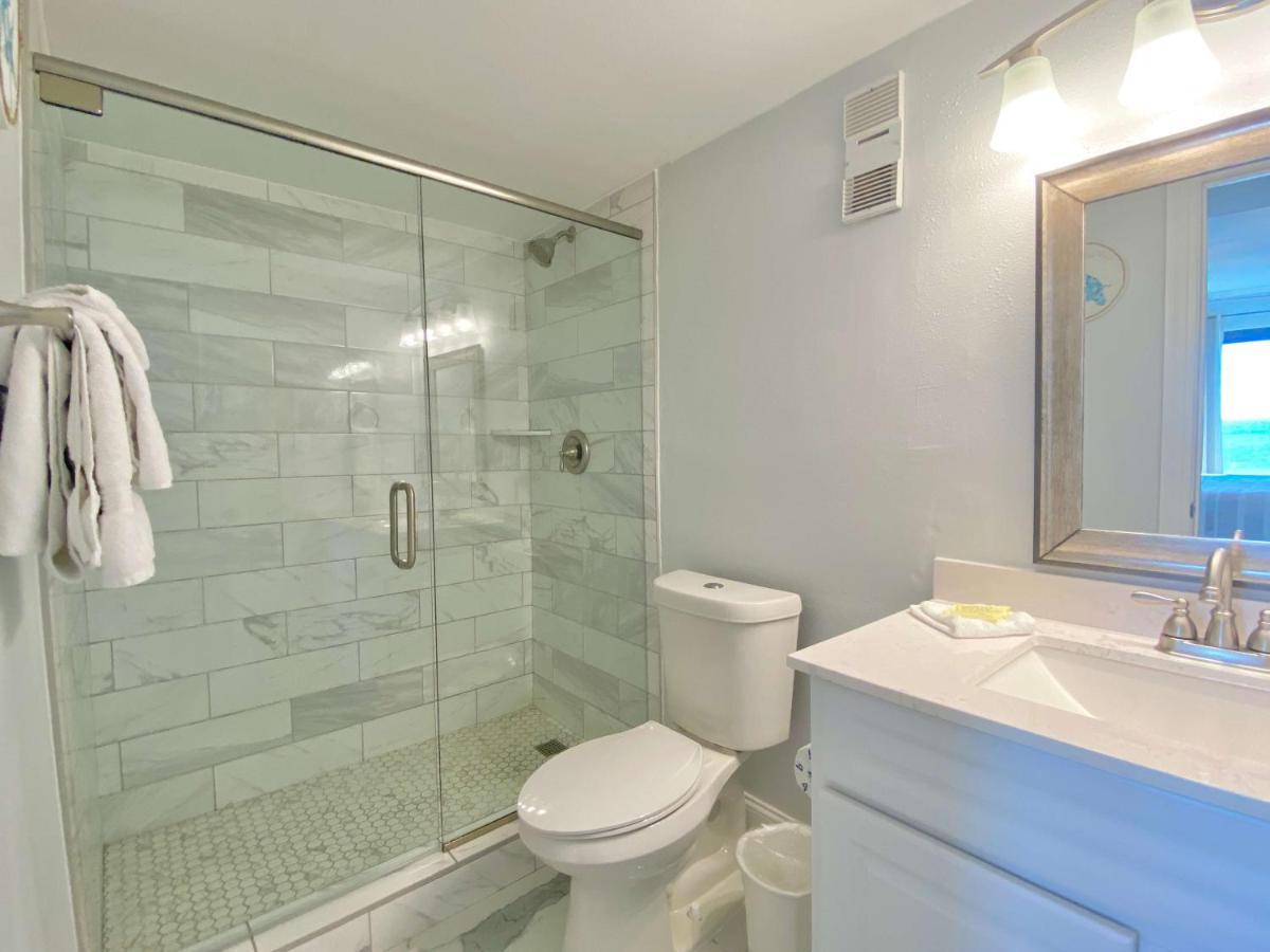 Island Winds East 202 By Albvr - Beautifully Renovated Beachfront Condo & Steps Away From Hangout & More! Gulf Shores Extérieur photo